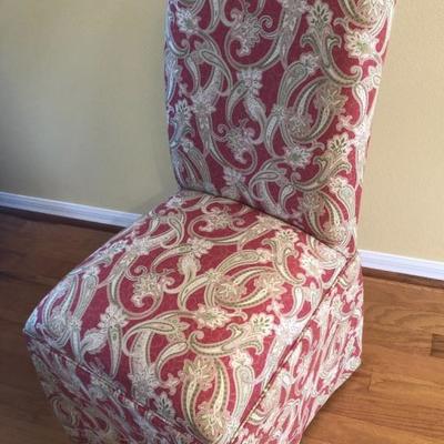 Upholstered Paisley Parson's Chair with Button-up Back (20
