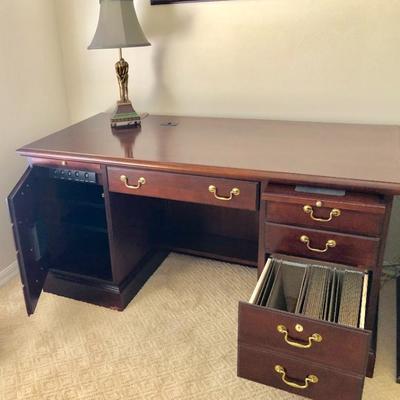 "Stanley Furniture" Desk with All The Bells & Whistles (60"W  29-1/2"D  30-1/2"H) - 
