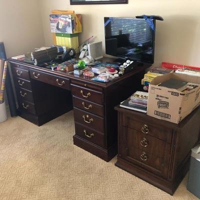 "Stanley Furniture" Desk with All The Bells & Whistles (60"W  29-1/2"D  30-1/2"H) - 
- Printer Stand/File...