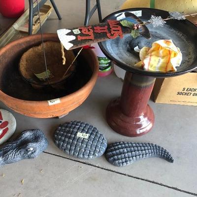 Bird baths, alligators and pottery, oh, my!