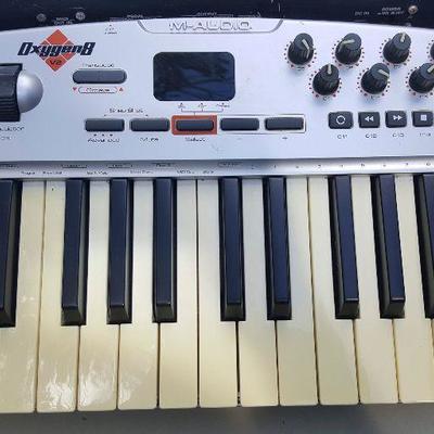WMP008 M-Audio Oxygen 8 V2 Compact Midi Keyboard