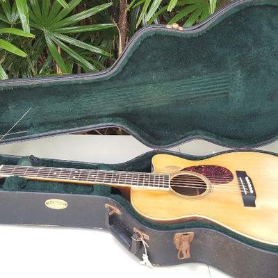 WMP017 C.F. Martin & Co. 6-String Acoustic Guitar