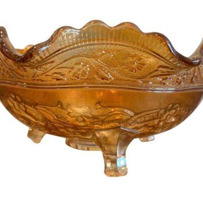 Footed glass bowl 