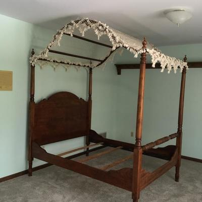 Second half of 19th century American Victorian full size four post canopy bed