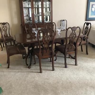 Solid Cherry Thomasville Dining Room set 6.75 long with 2 leafs ( 24