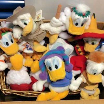 WFF011 Donald Duck Plush Beanies and More
