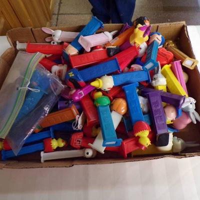 LG LOT OF ASSORTED PEZ DISPENSERS