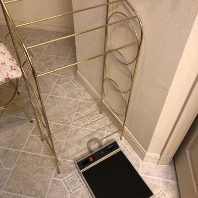 Standing towel rack, bathroom scale 