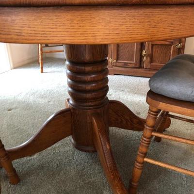 Round Oak Pedestal Vintage Reproduction Table with 4 Chairs and a 15