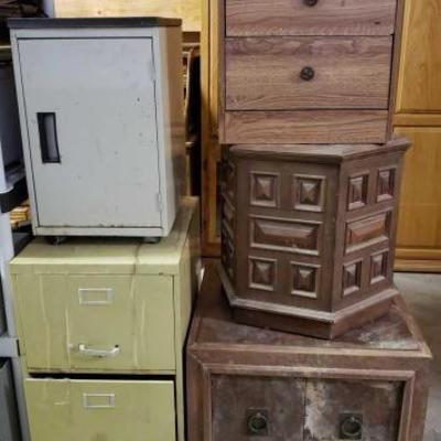 #907: 3 Wooden End Tables, 1 Cabinet with Wheels, 1 File Cabinet
3 Wooden End Tables, 1 Cabinet with Wheels, 1 File Cabinet
