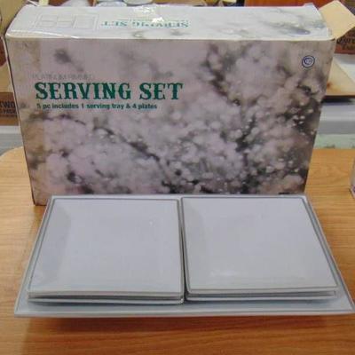 Platnuim trimmed square serving set (new in box)