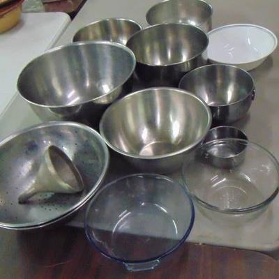 metal mixing bowls, big ones and medium ones and s ...