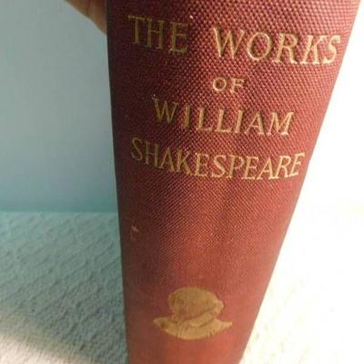 Book - Shakespeare PlaysBook - Shakespeare Plays