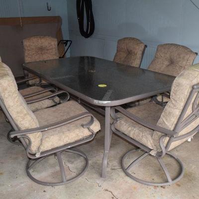 Outdoor Patio Table & 6 Chairs