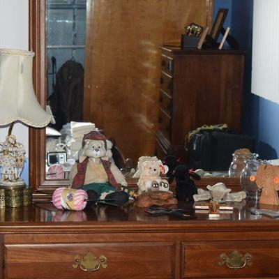 Dresser, Mirror, Lamp & Dresser Accessories
