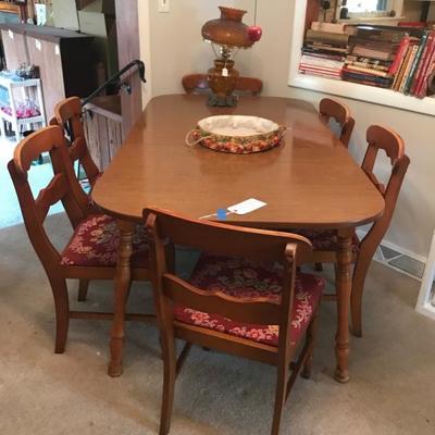 Maple dining table and 6 chairs $435
table 50 X 36 X 29 1/2'
1 leaf 12