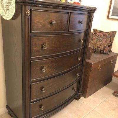 Excellent condition chest of drawers