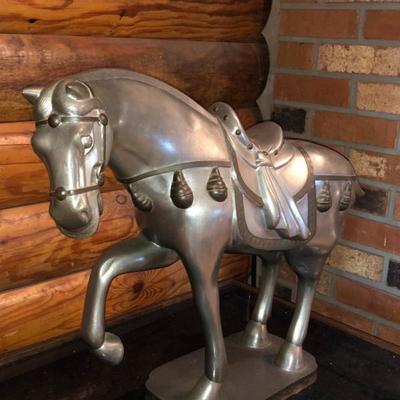  Horse sculpture 