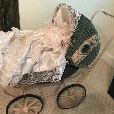 Beautiful condition antique baby carriage 
