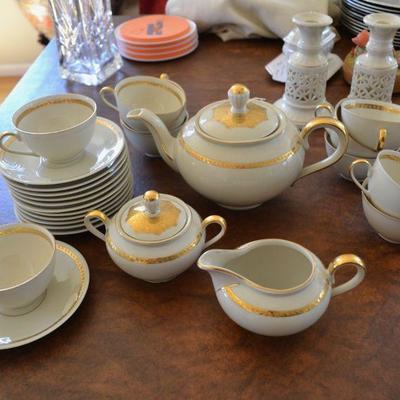 Vohenstrauss Bavarian porcelain tea set