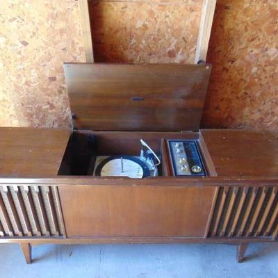 Vintage Console Radio