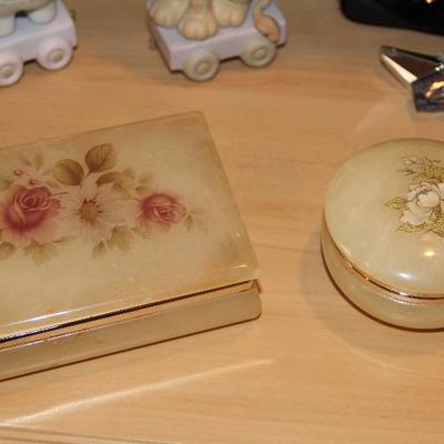 Alabaster boxes
rectangle $8
round $6