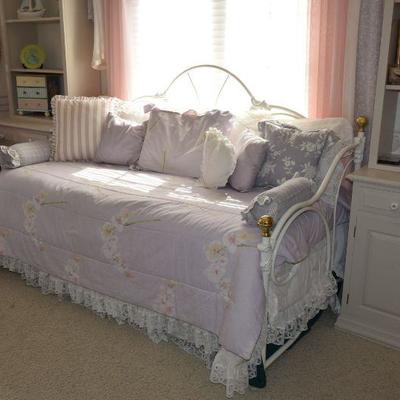 Daybed, Linens, Pillows