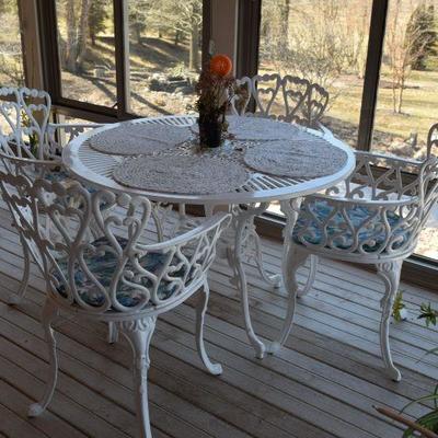 White Iron Round Patio Table with Chairs