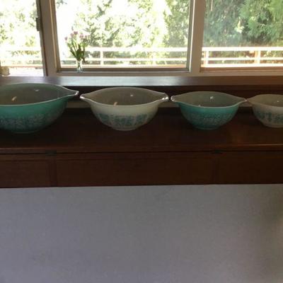 Vintage Pyrex Butterprint Amish Cinderella nesting bowls 4 pieces White and Turquoise.