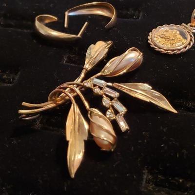 Gold Pins, Earrings 12-14kt