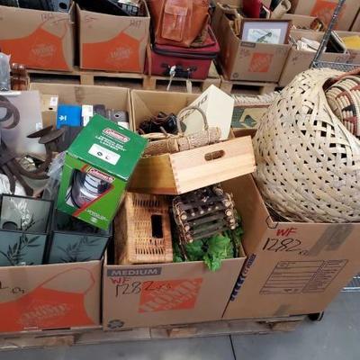 #1282: 3 Boxes, Baskets, Candle Holders, Coleman Lantern, Decor and More...
3 Boxes, Baskets, Candle Holders, Coleman Lantern, Decor and...