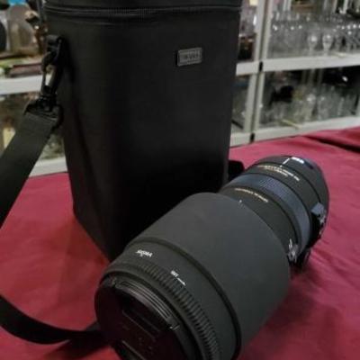 #740: Sigma DG 150-500mm 1:5-6.3 APO HSM Telephoto Zoom Lens
Includes case. Serial Number 11060981
