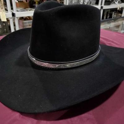 #767: John B Stetson Company Black 4x Beaver Cowboy Hat Size 7 1/2
John B Stetson Company Black 4x Beaver Cowboy Hat Size 7 1/2, in Box
