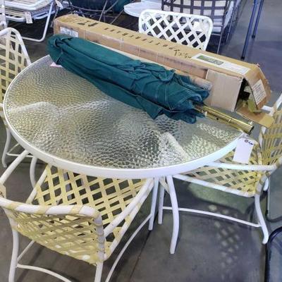 #122: Patio Table and 4 Chairs, Umbrella
Patio Table and 4 Chairs, Umbrella
