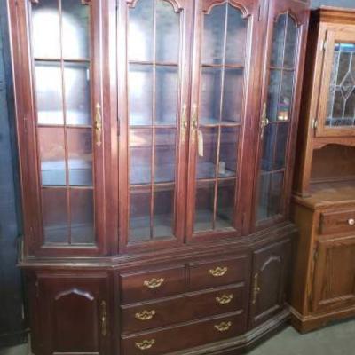 #177: Thomasville China Hutch
Measures approx 64