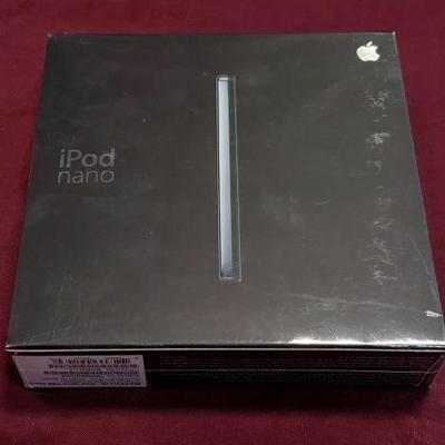 #753: Brand New Factory Sealed Black 1gb iPod Nano 1st Gen
Brand New Factory Sealed Black 1gb iPod Nano