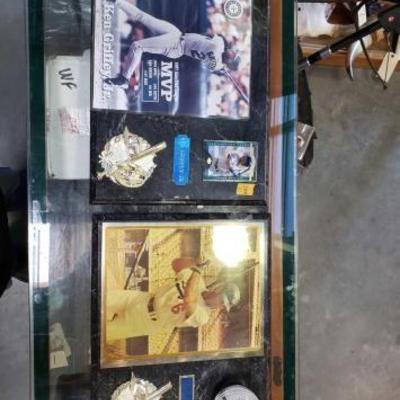 
#1184: Ken Griffey Jr Plaque, Steve Garvey Plaque with Signed Baseball
Ken Griffey Jr Plaque, Steve Garvey Plaque with Signed Baseball
