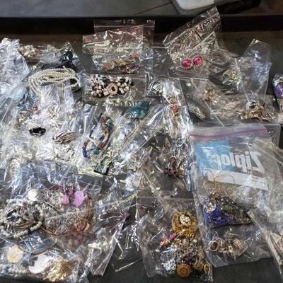 #713: Misc Costume Jewelry, Necklaces, Earrings, and More
Most are individually bagged
