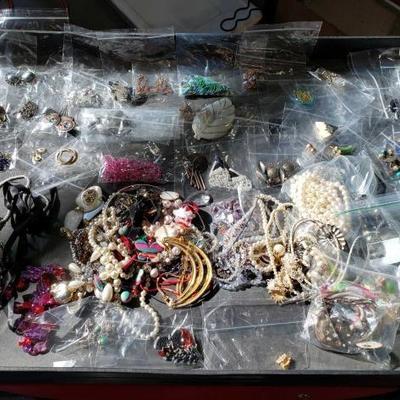 #711: Misc Costume Jewelry, Earrings, Necklaces, and More
Most items are individually bagged
