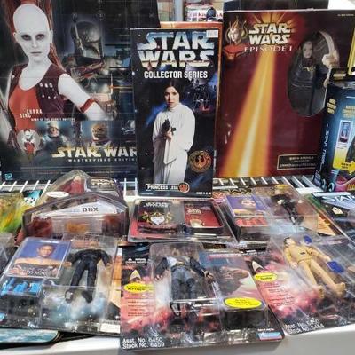 #1052: Star Wars and Star Trek Toys in Original Packaging. Kenner, Playmates, Hasbro, and More
Star Wars 2 Kenner Princess Leia Figures....