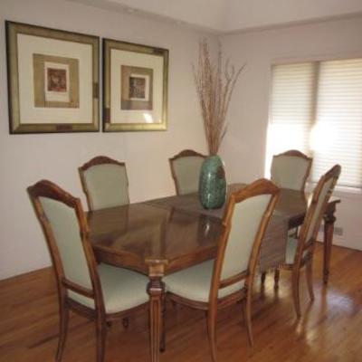 THOMASVILLE DINING SUITE WITH SEATING LEAVES & PADS