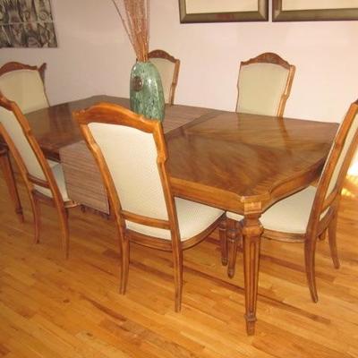 THOMASVILLE DINING SUITE WITH SEATING LEAVES & PADS