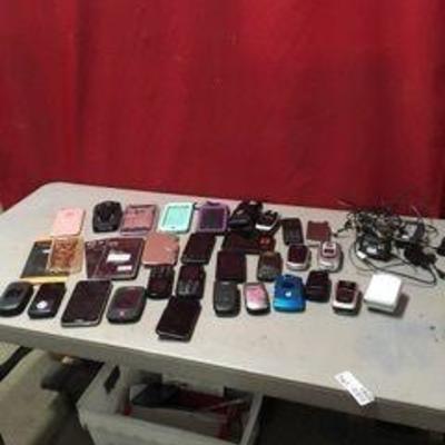 Lot of Cell phones Tablets - Unknown Working Con ...