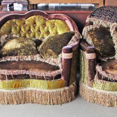 Large 5 Piece VINTAGE Mohair Living Room Set with Fringes and Pillows â€“ auction estimate $100-$500 â€“ Located Dock