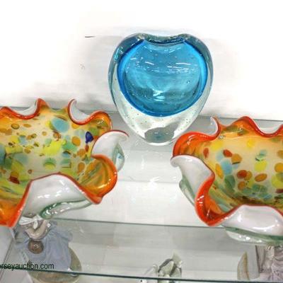  Selection of Art Glass Bowls and Heart

auction estimate $10-$30 each â€“ located inside 