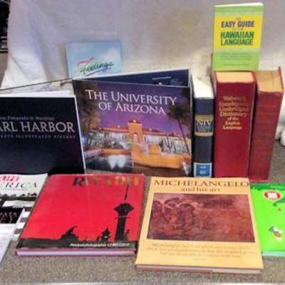 MHT068 Hawaiian Books, Dictionaries and More