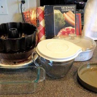 MHT037 Pampered Chef, Pyrex, Corning Ware, Cookbooks & More