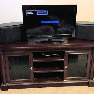 MHT053 Entertainment Center, TV and Stereo 
