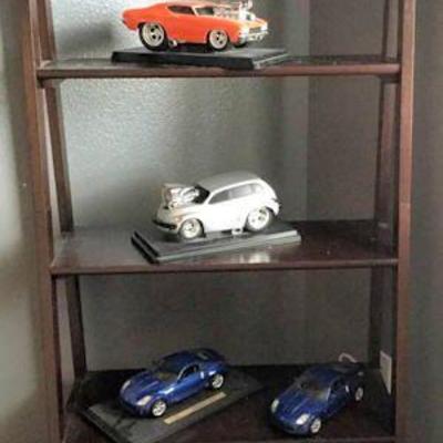 MHT016  Shelf with Collectable Cars