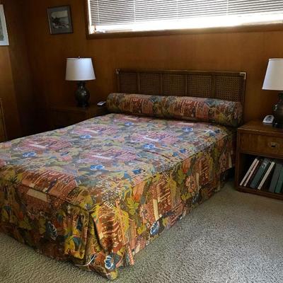 DREXEL Queen bedroom set in excellent condition
